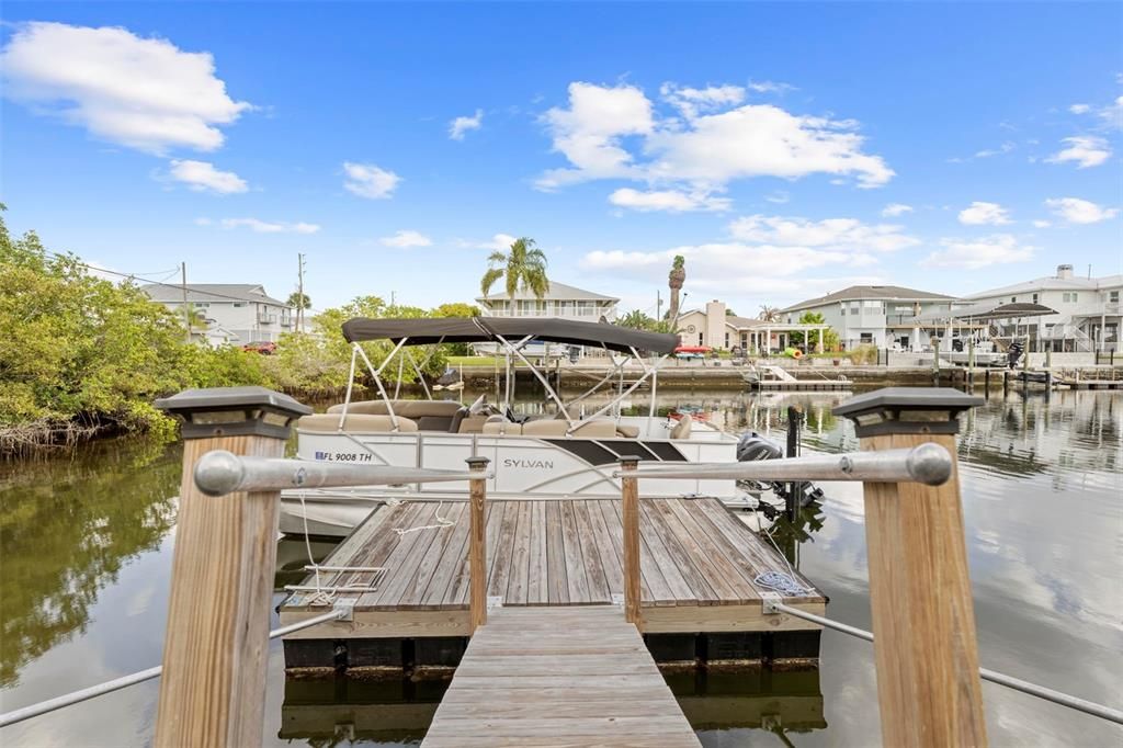 合同活跃: $670,000 (3 贝兹, 2 浴室, 1814 平方英尺)