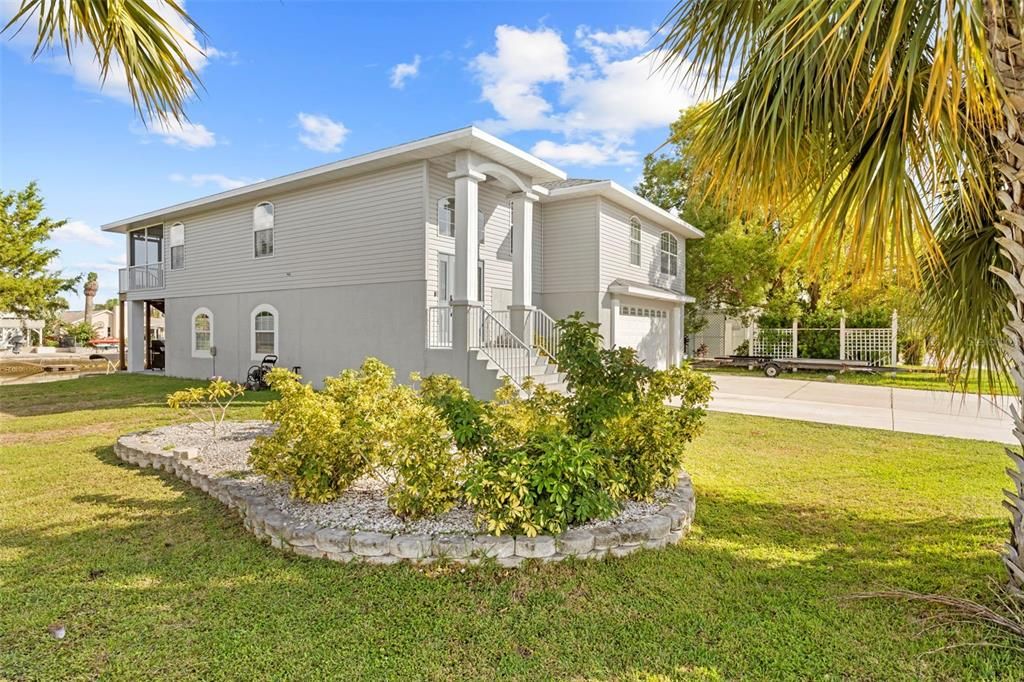 合同活跃: $670,000 (3 贝兹, 2 浴室, 1814 平方英尺)