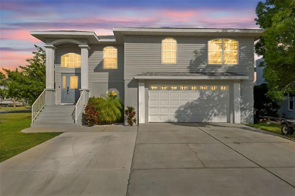 合同活跃: $670,000 (3 贝兹, 2 浴室, 1814 平方英尺)