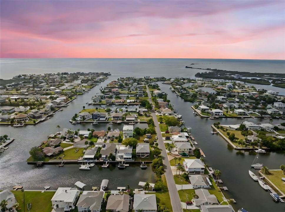 合同活跃: $670,000 (3 贝兹, 2 浴室, 1814 平方英尺)