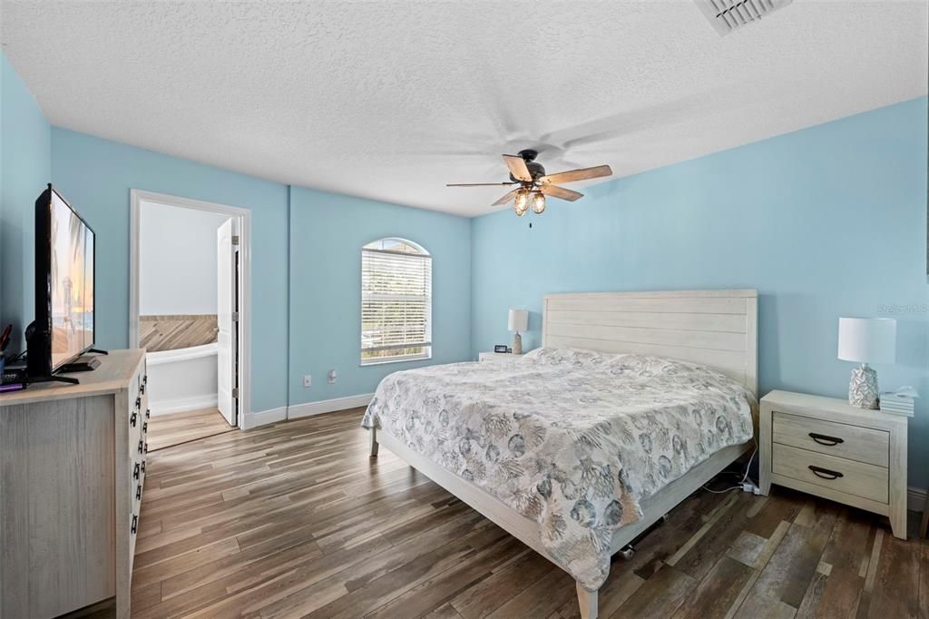 合同活跃: $670,000 (3 贝兹, 2 浴室, 1814 平方英尺)