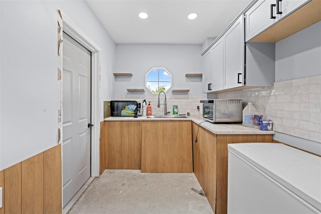 合同活跃: $670,000 (3 贝兹, 2 浴室, 1814 平方英尺)