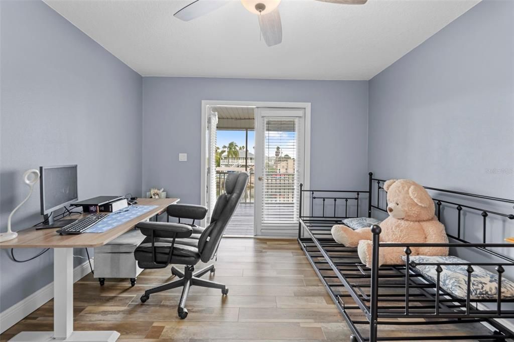 合同活跃: $670,000 (3 贝兹, 2 浴室, 1814 平方英尺)