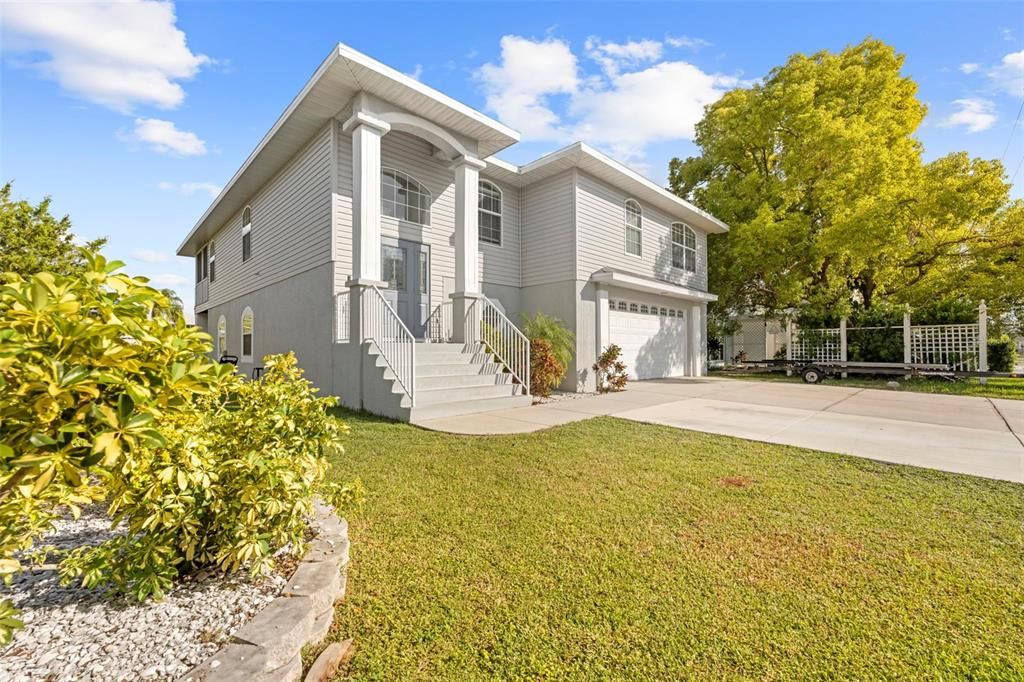 合同活跃: $670,000 (3 贝兹, 2 浴室, 1814 平方英尺)