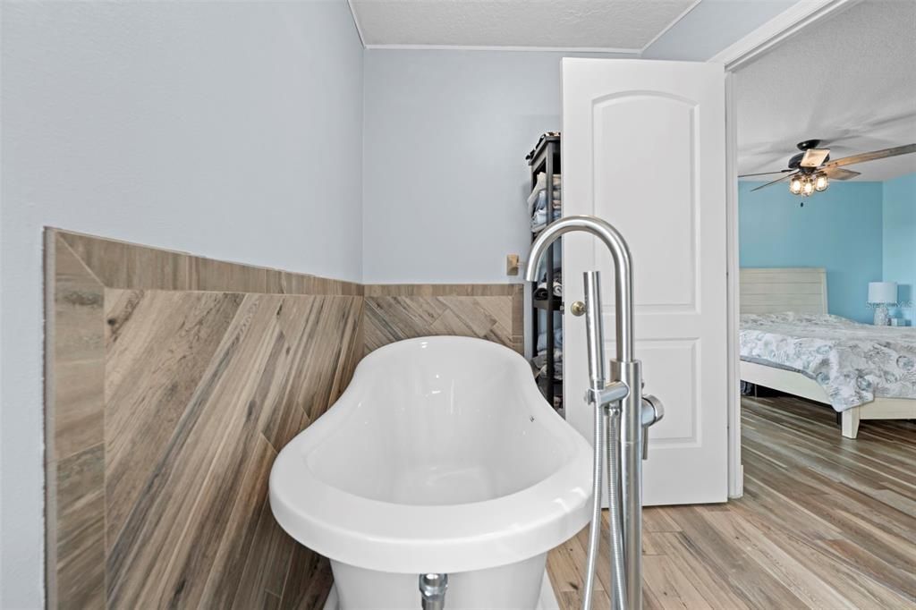 合同活跃: $670,000 (3 贝兹, 2 浴室, 1814 平方英尺)