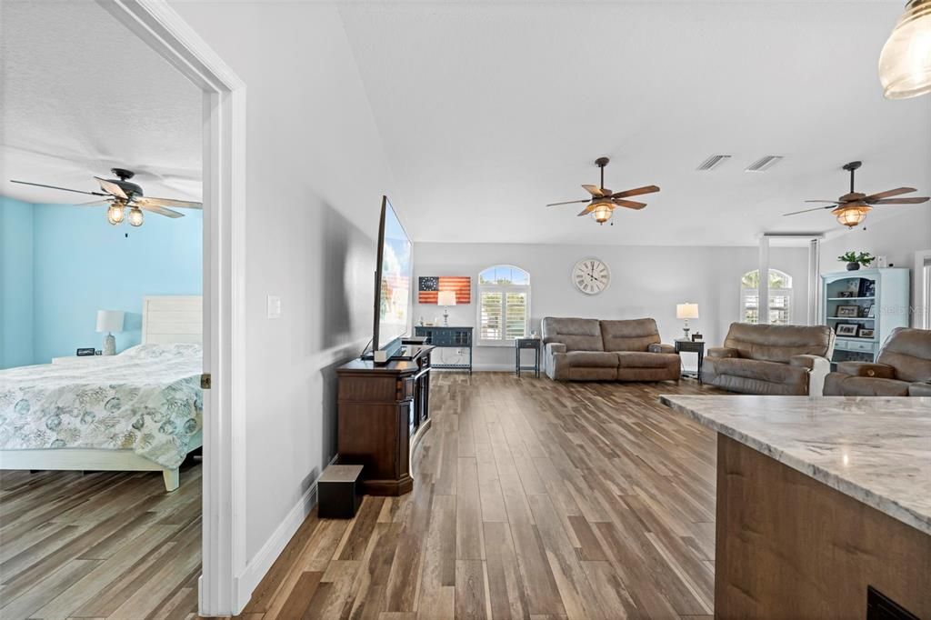 合同活跃: $670,000 (3 贝兹, 2 浴室, 1814 平方英尺)