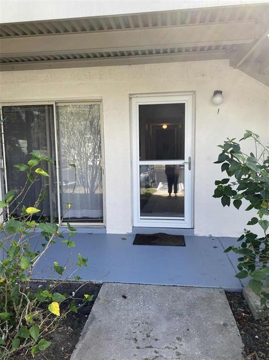 For Sale: $100,000 (1 beds, 1 baths, 695 Square Feet)