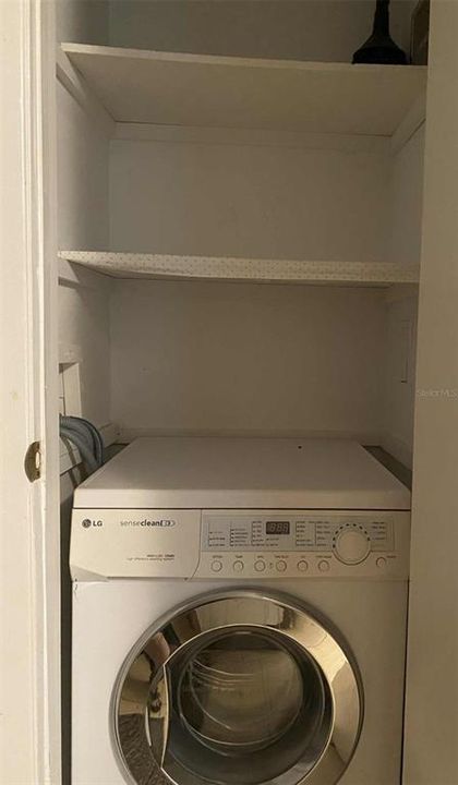 For Sale: $100,000 (1 beds, 1 baths, 695 Square Feet)