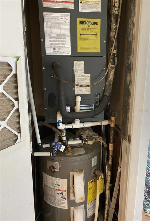 For Sale: $100,000 (1 beds, 1 baths, 695 Square Feet)