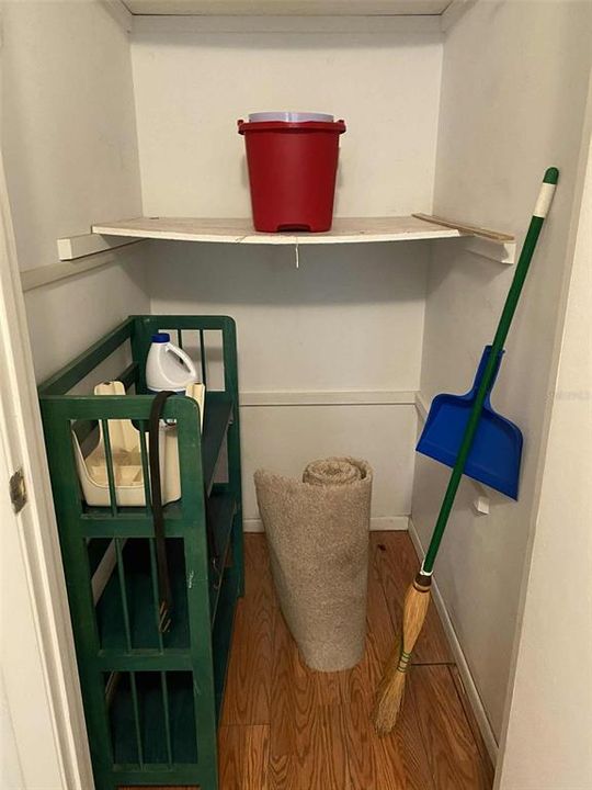 For Sale: $100,000 (1 beds, 1 baths, 695 Square Feet)