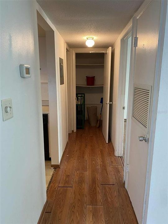For Sale: $100,000 (1 beds, 1 baths, 695 Square Feet)