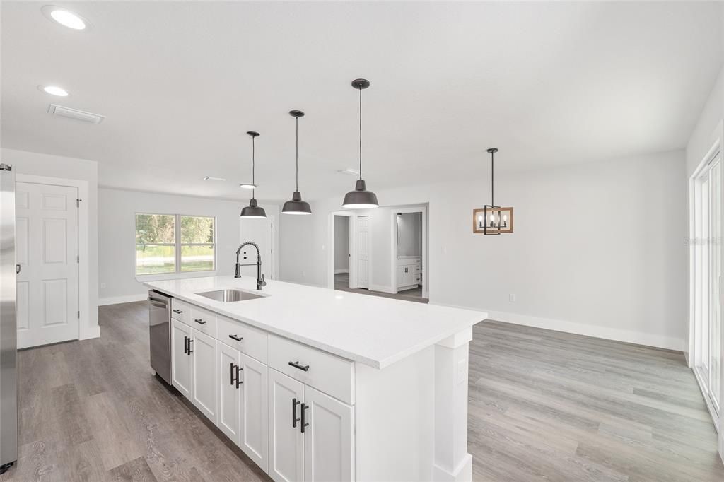 For Sale: $299,999 (3 beds, 2 baths, 1576 Square Feet)