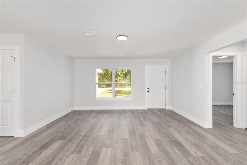 For Sale: $299,999 (3 beds, 2 baths, 1576 Square Feet)