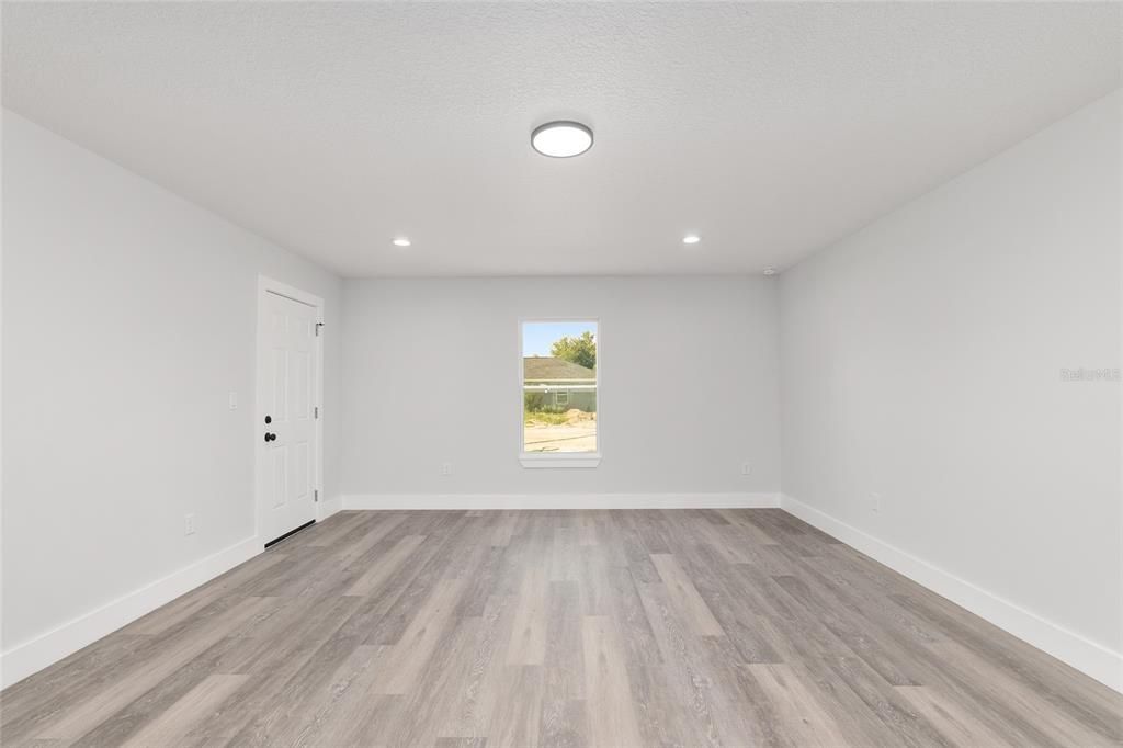 For Sale: $299,999 (3 beds, 2 baths, 1576 Square Feet)