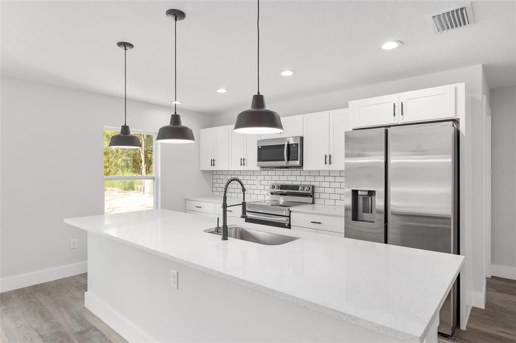 For Sale: $299,999 (3 beds, 2 baths, 1576 Square Feet)