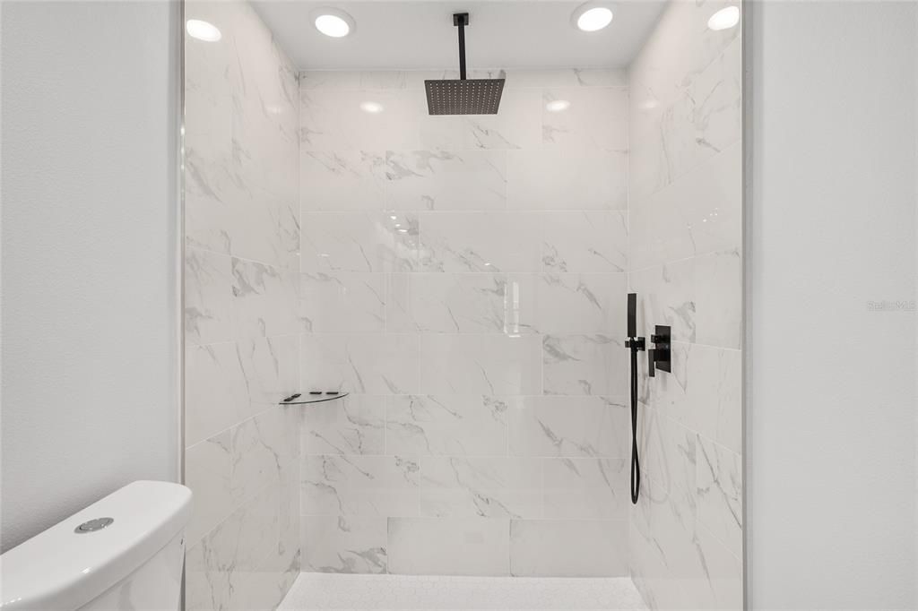 For Sale: $299,999 (3 beds, 2 baths, 1576 Square Feet)