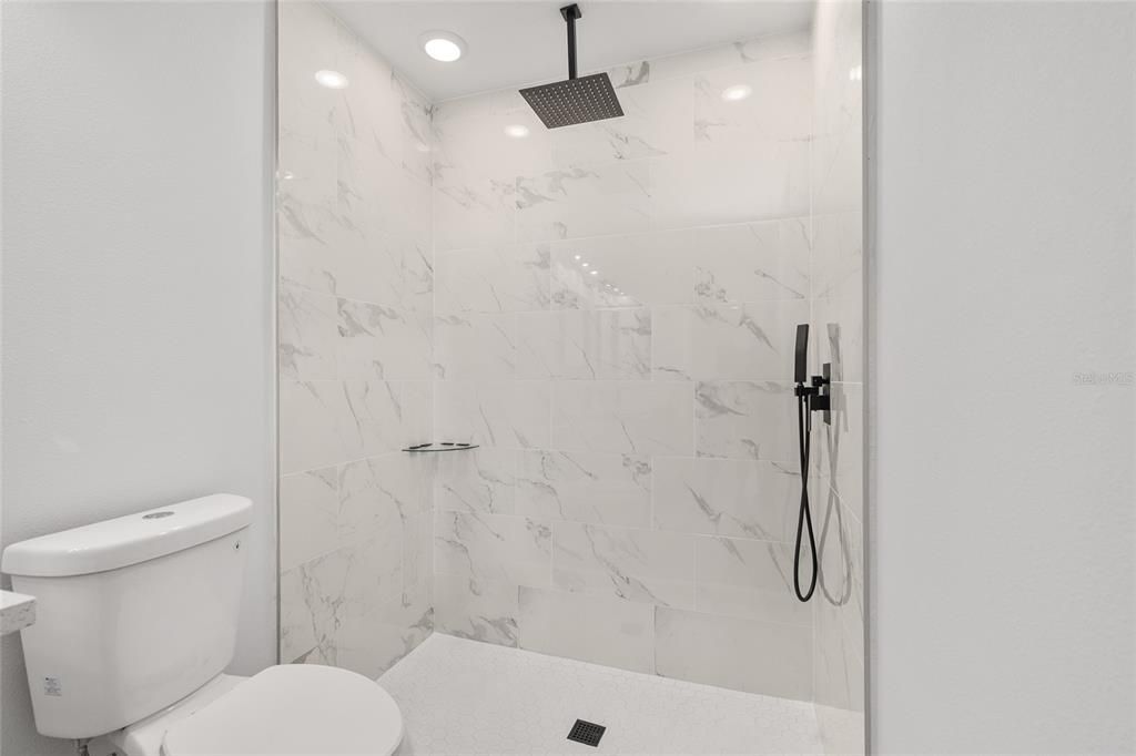 For Sale: $299,999 (3 beds, 2 baths, 1576 Square Feet)