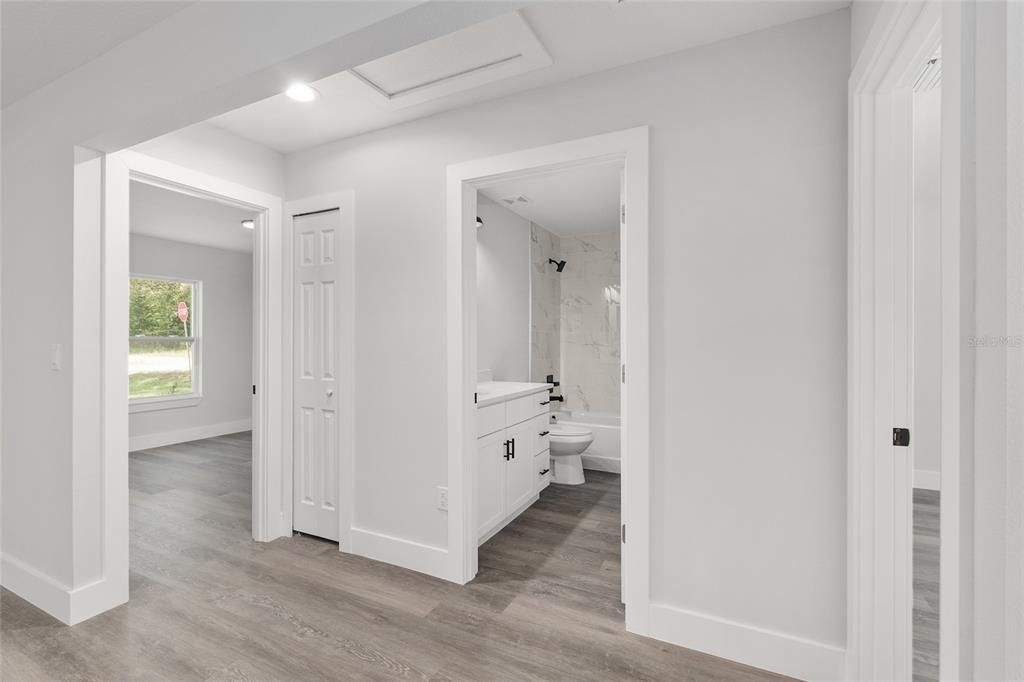 For Sale: $299,999 (3 beds, 2 baths, 1576 Square Feet)