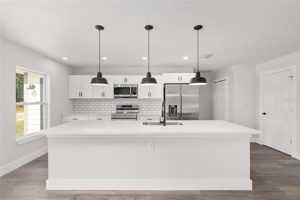 For Sale: $299,999 (3 beds, 2 baths, 1576 Square Feet)