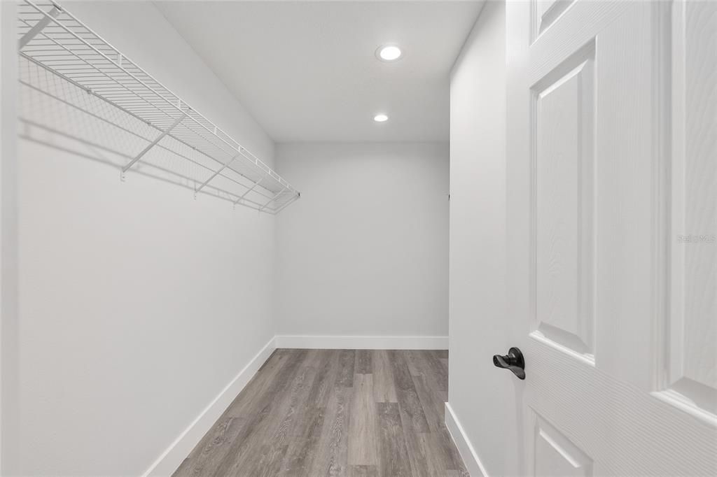 For Sale: $299,999 (3 beds, 2 baths, 1576 Square Feet)