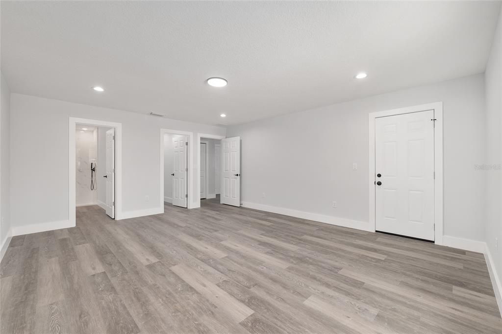 For Sale: $299,999 (3 beds, 2 baths, 1576 Square Feet)