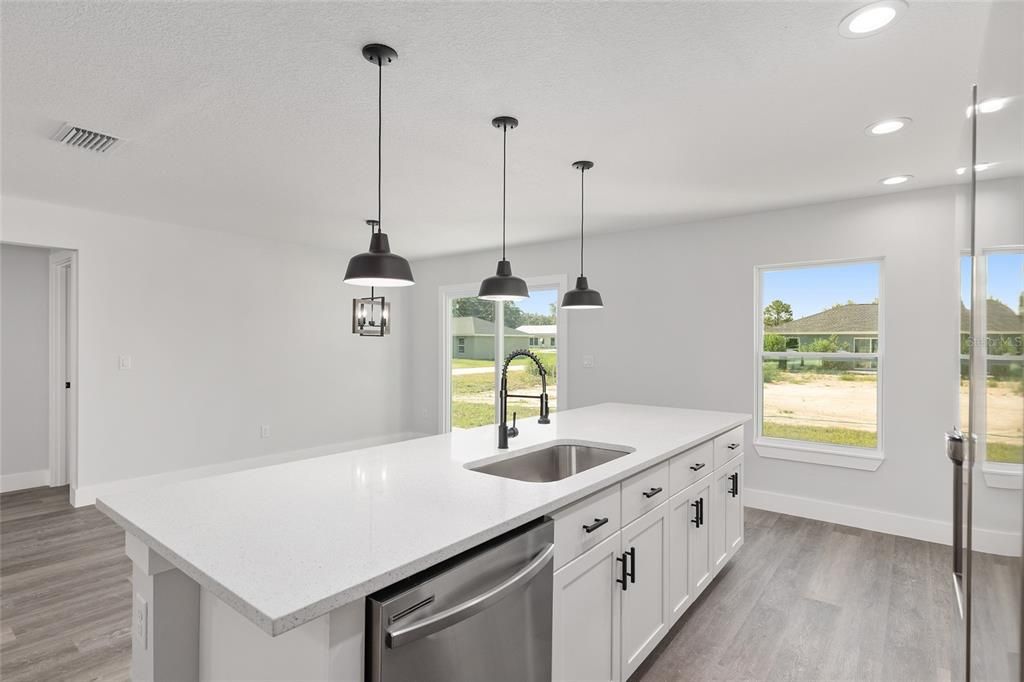 For Sale: $299,999 (3 beds, 2 baths, 1576 Square Feet)