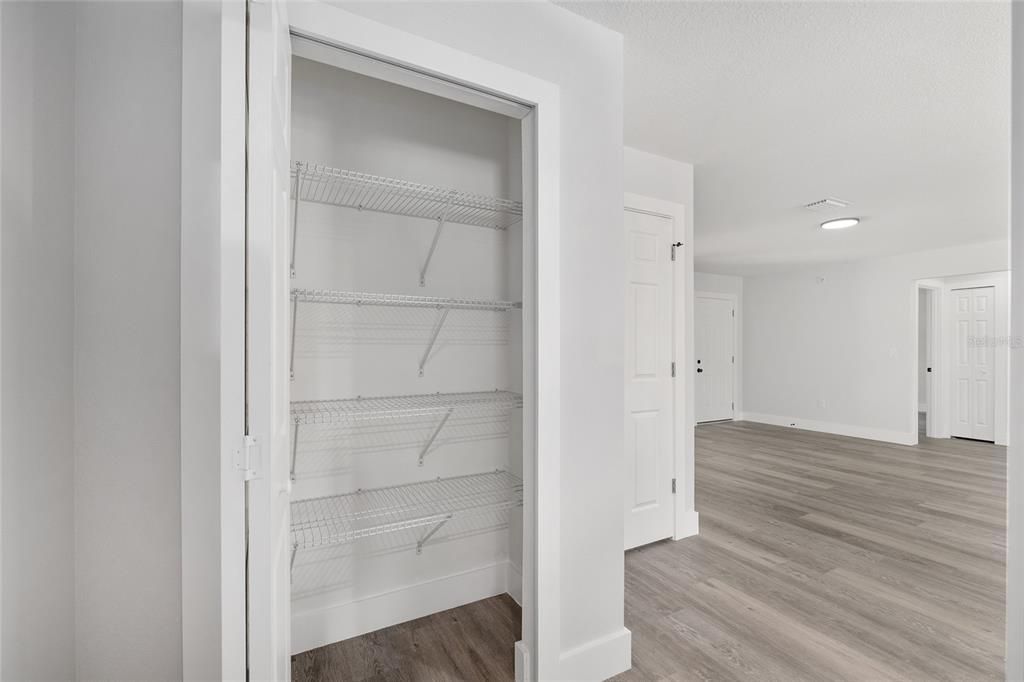 For Sale: $299,999 (3 beds, 2 baths, 1576 Square Feet)