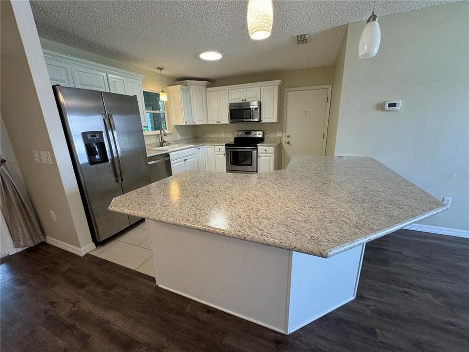 В аренду: $1,900 (2 спален, 2 ванн, 1148 Квадратных фут)