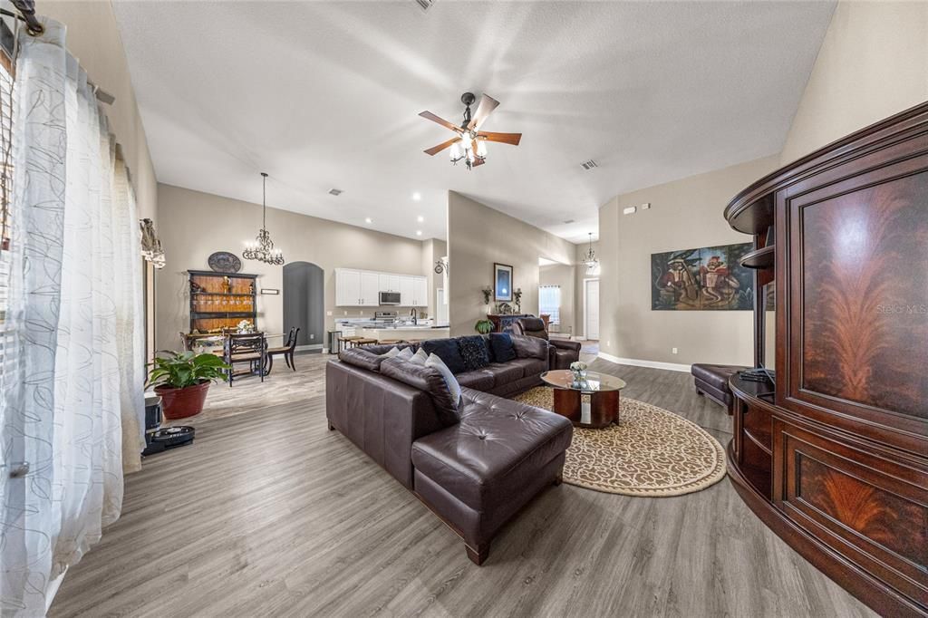 For Sale: $449,000 (4 beds, 3 baths, 2653 Square Feet)