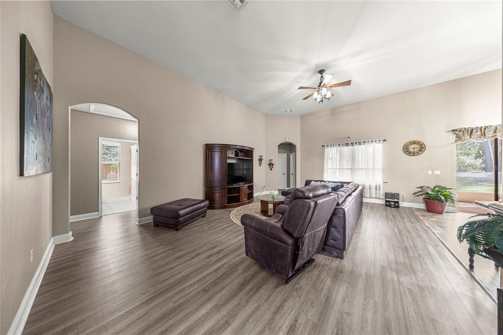 For Sale: $449,000 (4 beds, 3 baths, 2653 Square Feet)