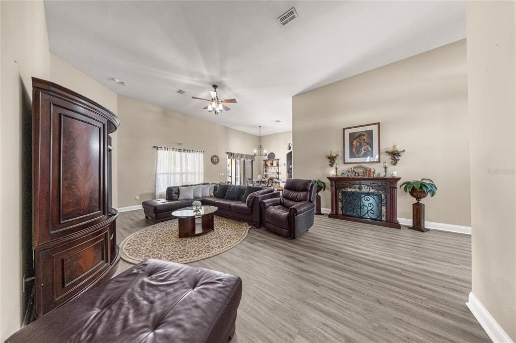 For Sale: $449,000 (4 beds, 3 baths, 2653 Square Feet)