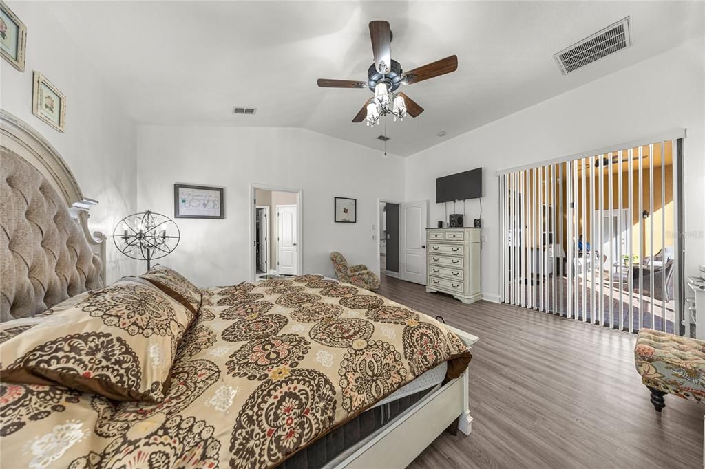 For Sale: $449,000 (4 beds, 3 baths, 2653 Square Feet)