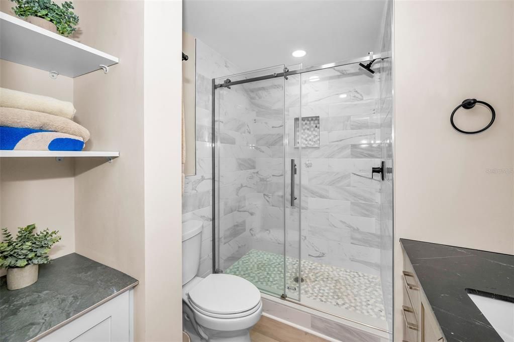 For Sale: $178,500 (1 beds, 1 baths, 1025 Square Feet)