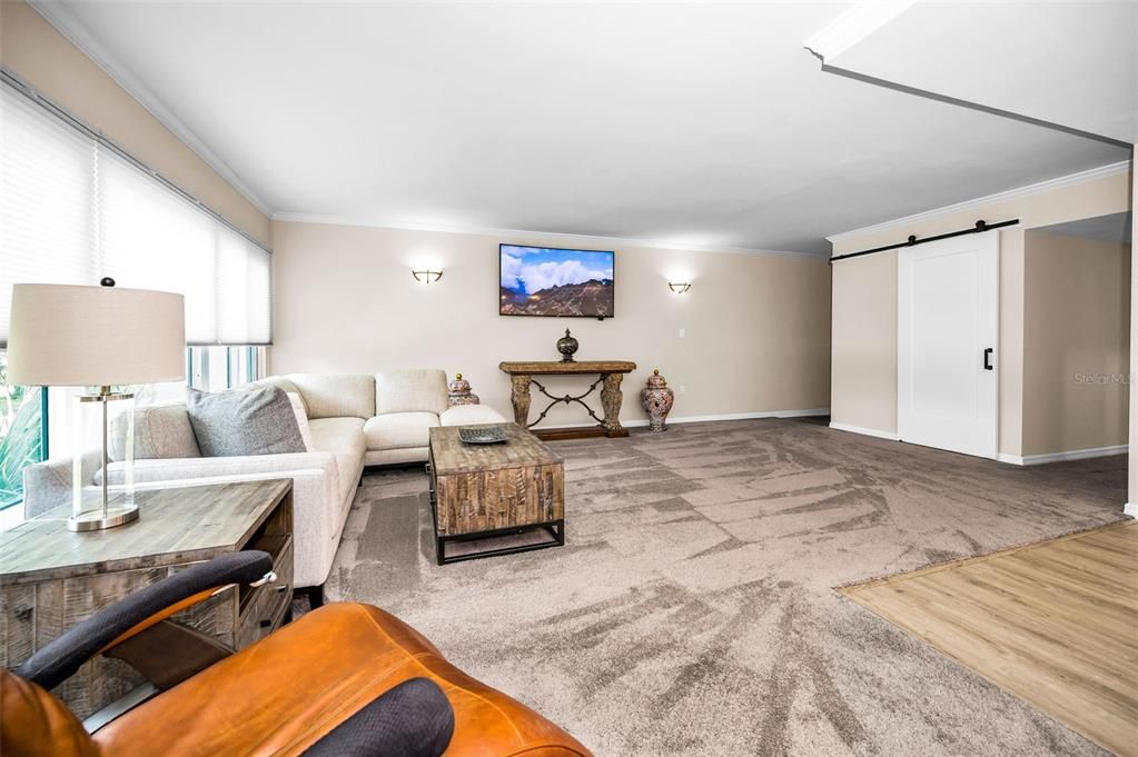 For Sale: $178,500 (1 beds, 1 baths, 1025 Square Feet)