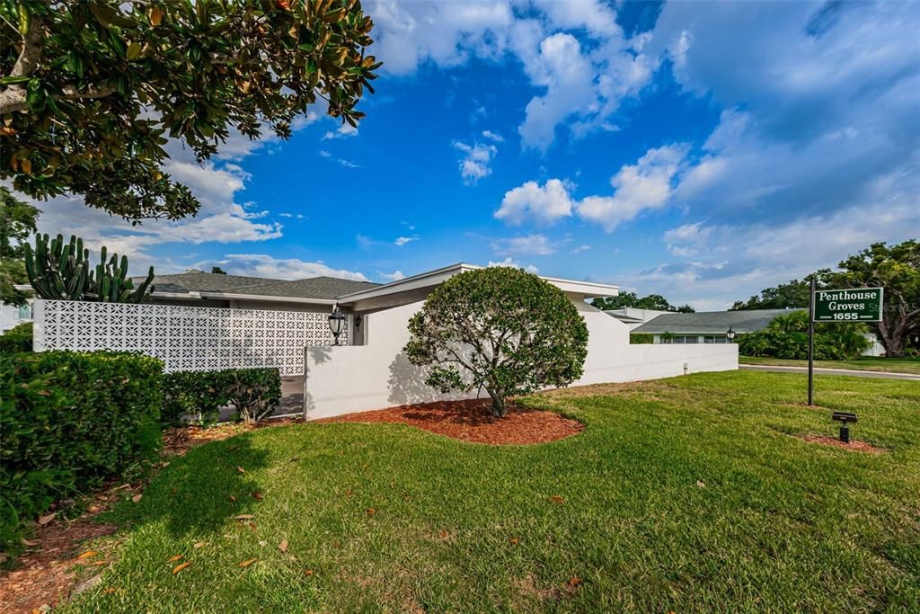 For Sale: $178,500 (1 beds, 1 baths, 1025 Square Feet)