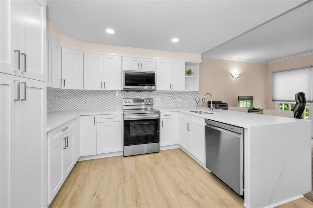 For Sale: $178,500 (1 beds, 1 baths, 1025 Square Feet)