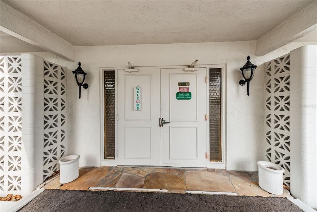 For Sale: $178,500 (1 beds, 1 baths, 1025 Square Feet)