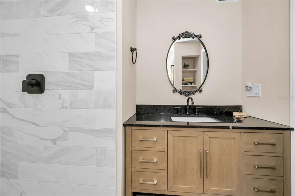 For Sale: $178,500 (1 beds, 1 baths, 1025 Square Feet)