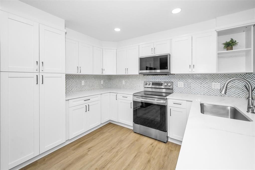 For Sale: $178,500 (1 beds, 1 baths, 1025 Square Feet)