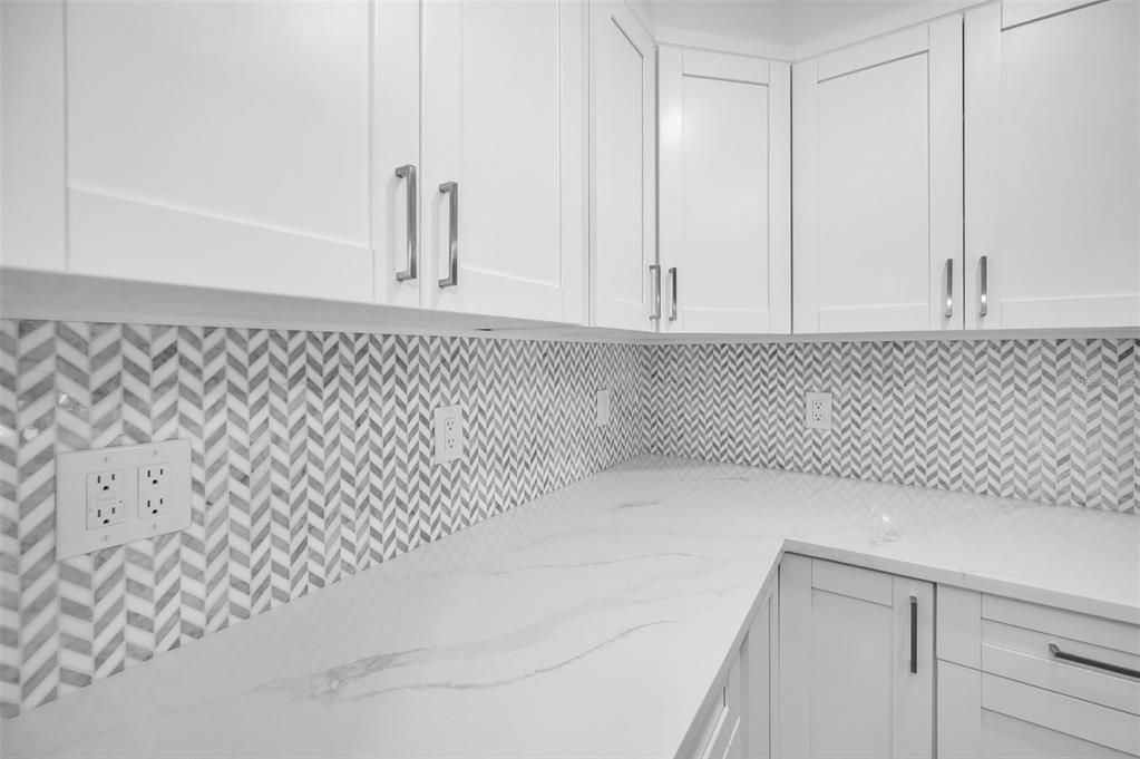 For Sale: $178,500 (1 beds, 1 baths, 1025 Square Feet)