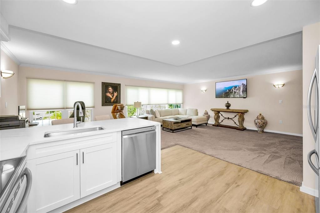 For Sale: $178,500 (1 beds, 1 baths, 1025 Square Feet)