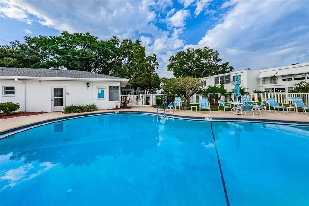 For Sale: $178,500 (1 beds, 1 baths, 1025 Square Feet)