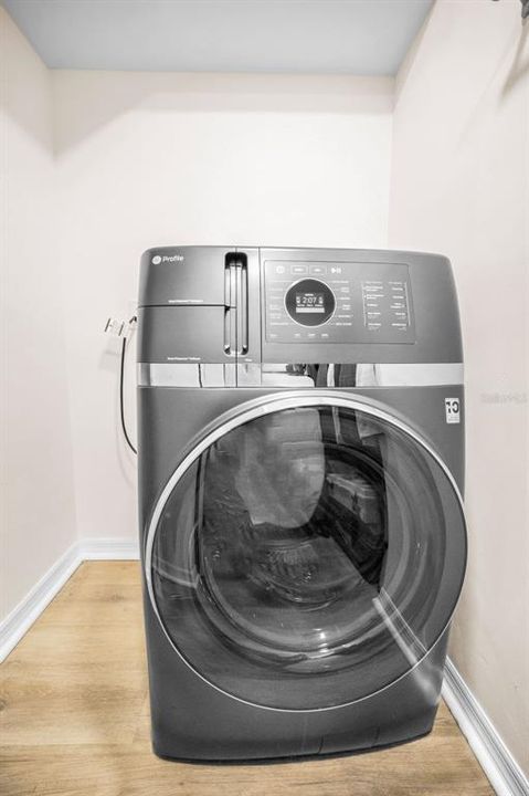 For Sale: $178,500 (1 beds, 1 baths, 1025 Square Feet)