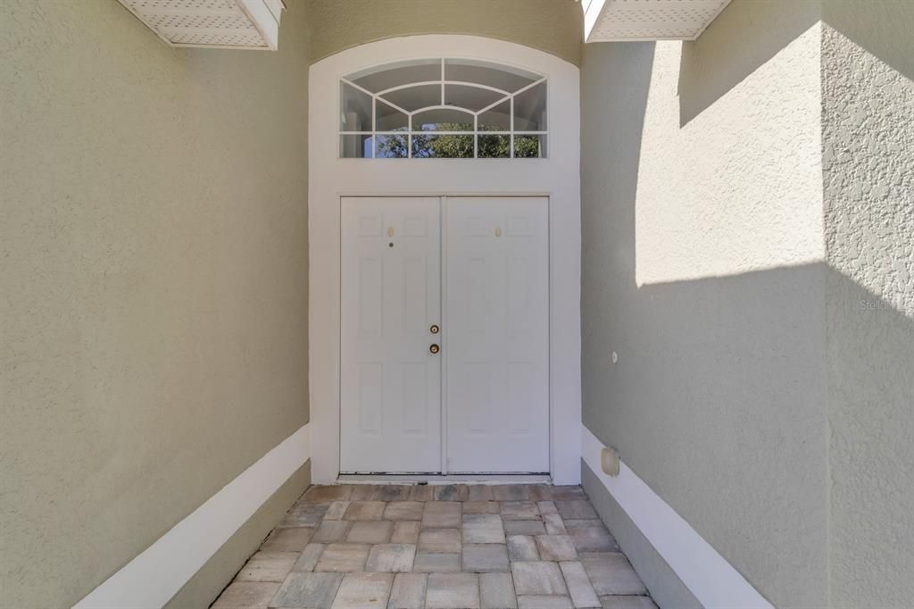 合同活跃: $440,000 (3 贝兹, 2 浴室, 2083 平方英尺)