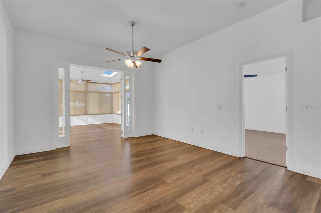 合同活跃: $440,000 (3 贝兹, 2 浴室, 2083 平方英尺)