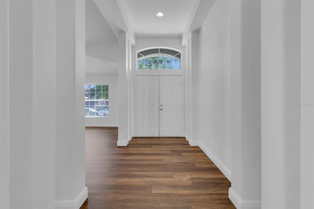 合同活跃: $440,000 (3 贝兹, 2 浴室, 2083 平方英尺)