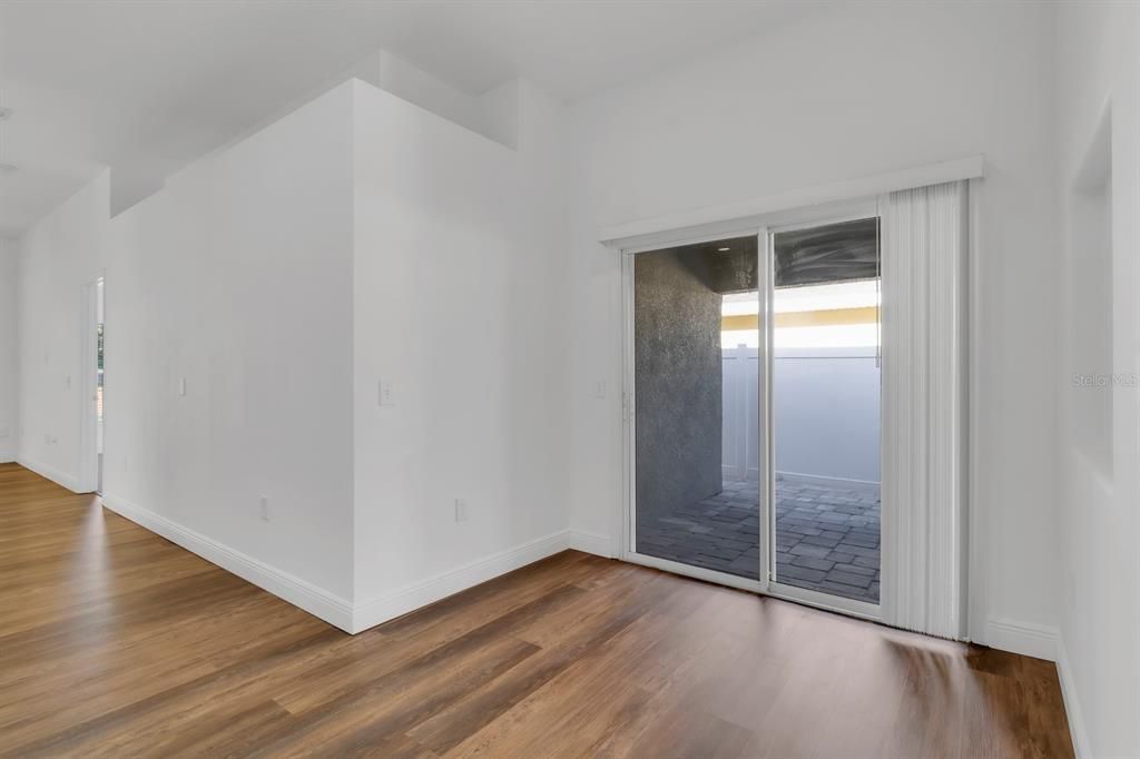 合同活跃: $440,000 (3 贝兹, 2 浴室, 2083 平方英尺)