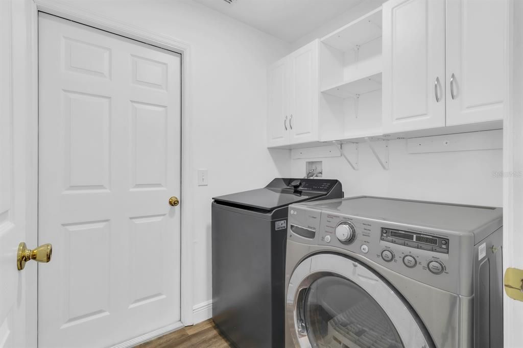 合同活跃: $440,000 (3 贝兹, 2 浴室, 2083 平方英尺)