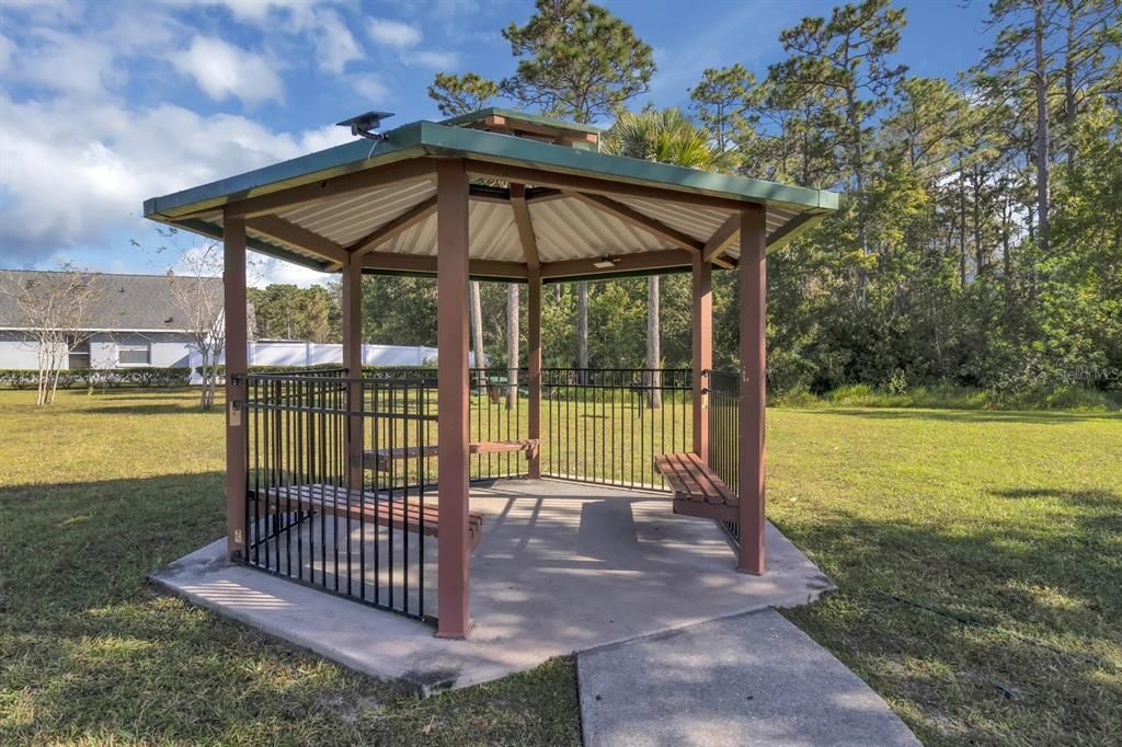 合同活跃: $440,000 (3 贝兹, 2 浴室, 2083 平方英尺)