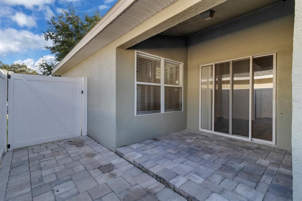 合同活跃: $440,000 (3 贝兹, 2 浴室, 2083 平方英尺)